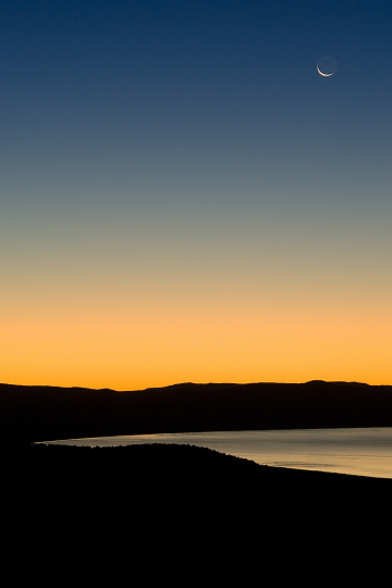 Sunrise-over-Mono-Lake-Verticle